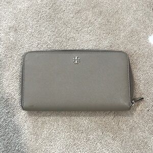 Tory Burch wallet
